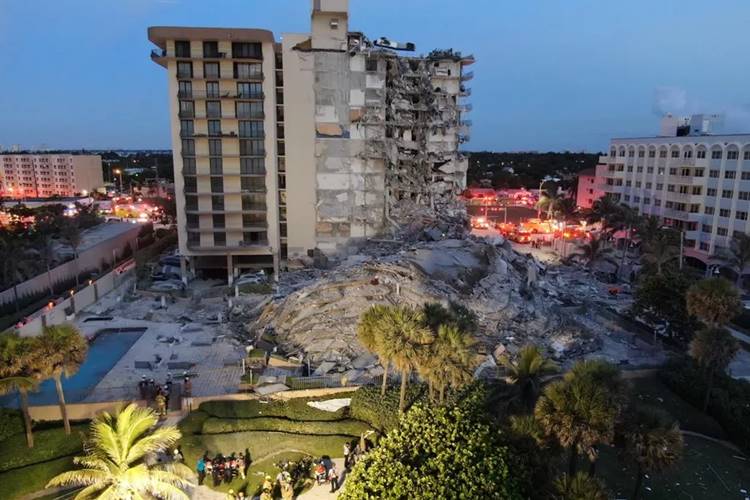Prédio residencial desaba parcialmente em Miami Beach