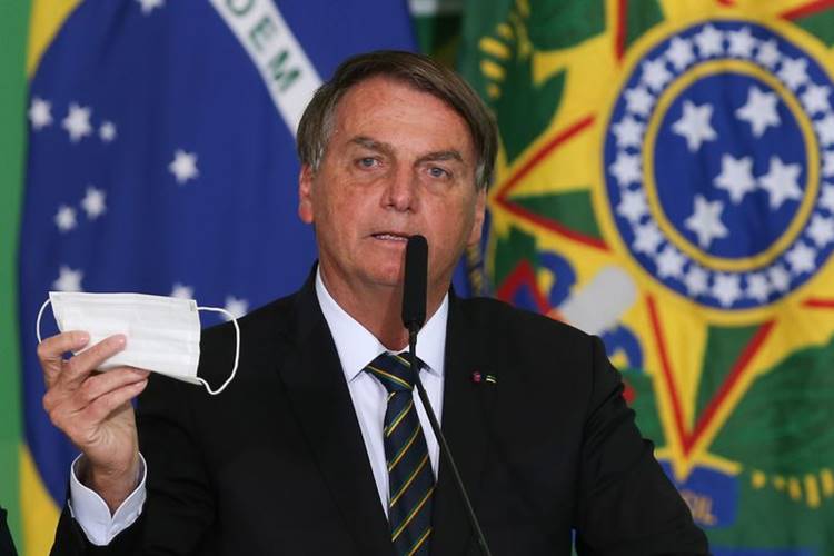 Bolsonaro quer desobrigar uso de máscara para vacinados