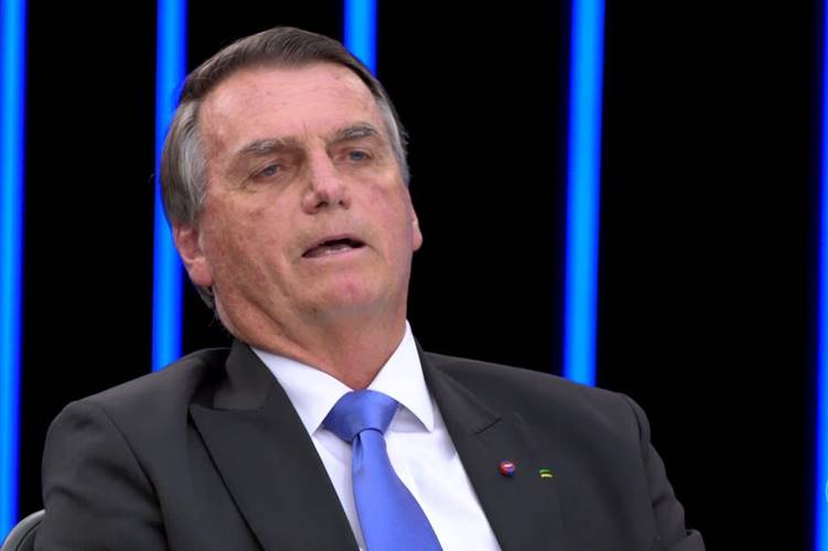 Bolsonaro fala de polêmicas envolvendo o MEC: ”Acontece”