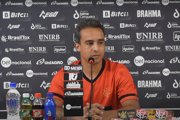 Jadson anuncia aposentadoria dos gramados aos 38 anos