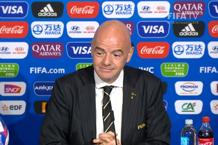 Presidente da Fifa se diz ‘chocado’ com saída de Willian do Corinthians devido a ameaças
