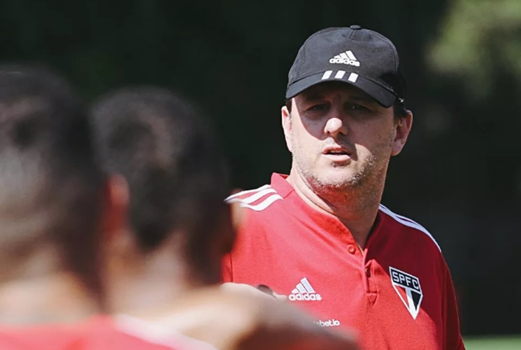 São Paulo define futuro na Copa do Brasil contra o América-MG