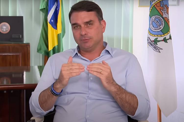 Flávio Bolsonaro diz que risco de fraude nas eleições é ”quase zero”
