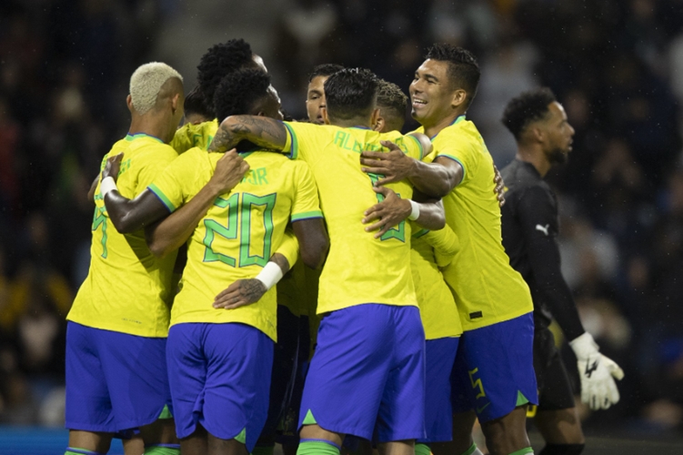 Brasil vence Gana com facilidade em penúltimo amistoso antes da Copa